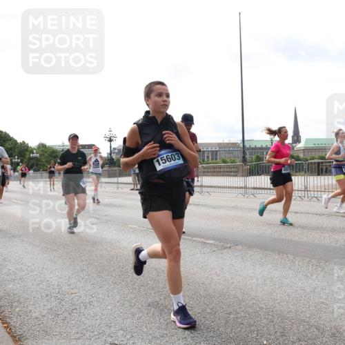 29.06.2025 - hella hamburg halbmarathon Lena Gebhardt http://msf.ph/oto/8298677 29.06.2025 10:21:41 Lombardsbrücke 6086, 15603, 8286, 1072, 1158, 1191, 1250, 1294, 1401, 1668, 1958, 2172, 2271, 2315, 2353, 2529, 2635, 2815, 3122, 3606, 3770, 3817, 3825, 3826, 3995, 4046, 4289, 4375, 4376, 4697, 4786, 5122, 5373, 5395, 5412, 5493, 5641, 5759, 5957, 6086, 6103, 6475, 6676, 6805, 6844, 7075, 7162, 7375, 7522, 7553, 7612, 7672, 7781, 8095, 8286, 8715, 8844, 8896, 8959, 9002, 9062, 9100, 9369, 9483, 9499, 9501, 9532, 9624, 10374, 10874 meine-sportfotos.de