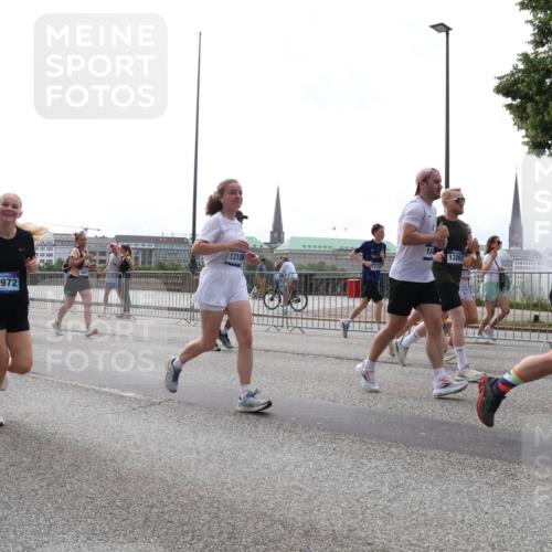 29.06.2025 - hella hamburg halbmarathon Lena Gebhardt http://msf.ph/oto/8298690 29.06.2025 10:36:54 Lombardsbrücke 15972, 17349, 13265, 13106, 1118, 1224, 1253, 1339, 1488, 1490, 1948, 1952, 1954, 2031, 2072, 2104, 2124, 2480, 2552, 2588, 3127, 3165, 3428, 3714, 3873, 3895, 4084, 4618, 4762, 4996, 5224, 5538, 5640, 5747, 5786, 5789, 6156, 6172, 6190, 6359, 6584, 6667, 6804, 7202, 7632, 7773, 8007, 8257, 8258, 8315, 8499, 8758, 8936, 8937, 8945, 9054, 9055, 9115, 9295, 9500, 9694, 13265, 15077, 17156, 17807, 18152, 18488 meine-sportfotos.de