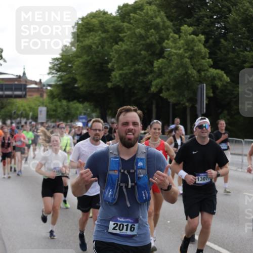 29.06.2025 - hella hamburg halbmarathon Jannik Wohlers http://msf.ph/oto/8298691 29.06.2025 10:36:58 Lombardsbrücke 1022, 1276, 1337, 1597, 1819, 2016, 2031, 2272, 2480, 2486, 2640, 4097, 4347, 4733, 5146, 5171, 5186, 5560, 5790, 5940, 6821, 6955, 7085, 7235, 7544, 7707, 7777, 7823, 8811, 8843, 9524, 10476, 10762, 10798, 11980, 12103, 12762, 12935, 13077, 13783, 14130, 14282, 14343, 14657, 14915, 15084, 16192, 16303, 16831, 16837, 17305, 17307, 17355, 17388, 17687, 17688, 17794, 17965, 18578, 18710, 18903 meine-sportfotos.de