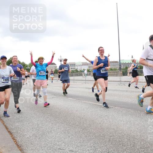 29.06.2025 - hella hamburg halbmarathon Lena Gebhardt http://msf.ph/oto/8298698 29.06.2025 10:56:17 Lombardsbrücke 4056, 1909, 8533, 10640, 8005, 1047, 1113, 1738, 1909, 2095, 2143, 2307, 2793, 2915, 3257, 3268, 3520, 3675, 3676, 3953, 3987, 4083, 4265, 4354, 4470, 4473, 4773, 4836, 5237, 5306, 5438, 5580, 5693, 5757, 5994, 6055, 6056, 6113, 6494, 6594, 6690, 6968, 7025, 7028, 7090, 7307, 7516, 7616, 7711, 8005, 8108, 8110, 8305, 8517, 8533, 8606, 8766, 9383, 9435, 9606, 9838, 9861, 9865, 9948, 9953, 10449, 10555, 10569, 10640, 10740, 10784, 10987 meine-sportfotos.de