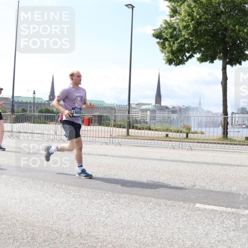 29.06.2025 - hella hamburg halbmarathon Lena Gebhardt http://msf.ph/oto/8298725 29.06.2025 10:12:07 Lombardsbrücke 1062, 1328, 1531, 1790, 1850, 1992, 2661, 3363, 3746, 4227, 5176, 5379, 5605, 6871, 7474, 7571, 9191, 9253, 9405, 9428, 9705, 10042, 10409, 10428, 10685, 11507, 11509, 11525, 11537, 11581, 11917, 12473, 13171, 13177, 13542, 13958, 14060, 14196, 14313, 14384, 14863, 14868, 15137, 15945, 16379, 16976, 17080, 17638, 17774, 17866, 18261, 18395, 18429, 18655 meine-sportfotos.de