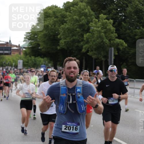 29.06.2025 - hella hamburg halbmarathon Jannik Wohlers http://msf.ph/oto/8298735 29.06.2025 10:36:58 Lombardsbrücke 1022, 1276, 1337, 1597, 1819, 2016, 2031, 2272, 2480, 2486, 2640, 4097, 4347, 4733, 5146, 5171, 5186, 5560, 5790, 5940, 6821, 6955, 7085, 7235, 7544, 7707, 7777, 7823, 8811, 8843, 9524, 10476, 10762, 10798, 11980, 12103, 12762, 12935, 13077, 13783, 14130, 14282, 14343, 14657, 14915, 15084, 16192, 16303, 16831, 16837, 17305, 17307, 17355, 17388, 17687, 17688, 17794, 17965, 18578, 18710, 18903 meine-sportfotos.de
