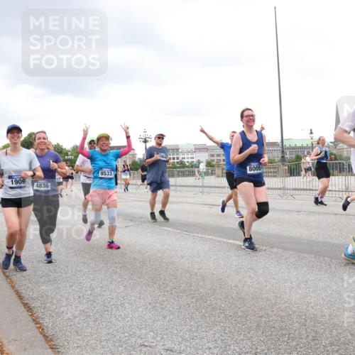 29.06.2025 - hella hamburg halbmarathon Lena Gebhardt http://msf.ph/oto/8298753 29.06.2025 10:56:17 Lombardsbrücke 15, 1909, 4836, 8533, 064, 8005, 152, 1047, 1113, 1738, 1909, 2095, 2143, 2307, 2793, 2915, 3257, 3268, 3520, 3675, 3676, 3953, 3987, 4083, 4265, 4354, 4470, 4473, 4773, 4836, 5237, 5306, 5438, 5580, 5693, 5757, 5994, 6055, 6056, 6113, 6494, 6594, 6690, 6968, 7025, 7028, 7090, 7307, 7516, 7616, 7711, 8005, 8108, 8110, 8305, 8517, 8533, 8606, 8766, 9383, 9435, 9606, 9838, 9861, 9865, 9948, 9953, 10449, 10555, 10569, 10640, 10740, 10784, 10987 meine-sportfotos.de