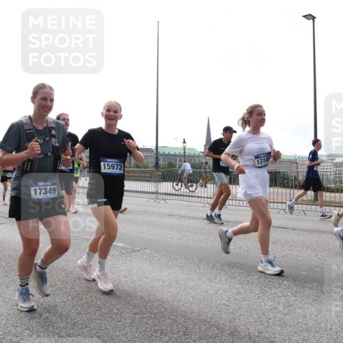 29.06.2025 - hella hamburg halbmarathon Lena Gebhardt http://msf.ph/oto/8298765 29.06.2025 10:36:54 Lombardsbrücke 845, 15972, 5, 1310, 1848, 6359, 17349, 1118, 1224, 1253, 1339, 1488, 1490, 1948, 1952, 1954, 2031, 2072, 2104, 2124, 2480, 2552, 2588, 3127, 3165, 3428, 3714, 3873, 3895, 4084, 4618, 4762, 4996, 5224, 5538, 5640, 5747, 5786, 5789, 6156, 6172, 6190, 6359, 6584, 6667, 6804, 7202, 7632, 7773, 8007, 8257, 8258, 8315, 8499, 8758, 8936, 8937, 8945, 9054, 9055, 9115, 9295, 9500, 9694, 13265, 15077, 17156, 17807, 18152, 18488 meine-sportfotos.de