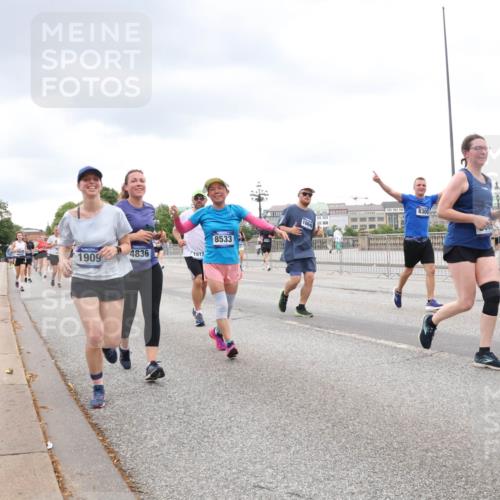 29.06.2025 - hella hamburg halbmarathon Lena Gebhardt http://msf.ph/oto/8298796 29.06.2025 10:56:17 Lombardsbrücke 1909, 4836, 1517, 8533, 106, 8305, 1047, 1113, 1738, 1909, 2095, 2143, 2307, 2793, 2915, 3257, 3268, 3520, 3675, 3676, 3953, 3987, 4083, 4265, 4354, 4470, 4473, 4773, 4836, 5237, 5306, 5438, 5580, 5693, 5757, 5994, 6055, 6056, 6113, 6494, 6594, 6690, 6968, 7025, 7028, 7090, 7307, 7516, 7616, 7711, 8005, 8108, 8110, 8305, 8517, 8533, 8606, 8766, 9383, 9435, 9606, 9838, 9861, 9865, 9948, 9953, 10449, 10555, 10569, 10640, 10740, 10784, 10987 meine-sportfotos.de