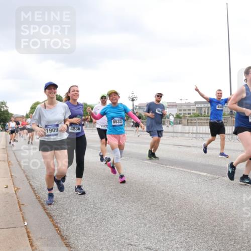 29.06.2025 - hella hamburg halbmarathon Lena Gebhardt http://msf.ph/oto/8298826 29.06.2025 10:56:17 Lombardsbrücke 15173, 1909, 4836, 8533, 10640, 8305, 8005, 1047, 1113, 1738, 1909, 2095, 2143, 2307, 2793, 2915, 3257, 3268, 3520, 3675, 3676, 3953, 3987, 4083, 4265, 4354, 4470, 4473, 4773, 4836, 5237, 5306, 5438, 5580, 5693, 5757, 5994, 6055, 6056, 6113, 6494, 6594, 6690, 6968, 7025, 7028, 7090, 7307, 7516, 7616, 7711, 8005, 8108, 8110, 8305, 8517, 8533, 8606, 8766, 9383, 9435, 9606, 9838, 9861, 9865, 9948, 9953, 10449, 10555, 10569, 10640, 10740, 10784, 10987 meine-sportfotos.de