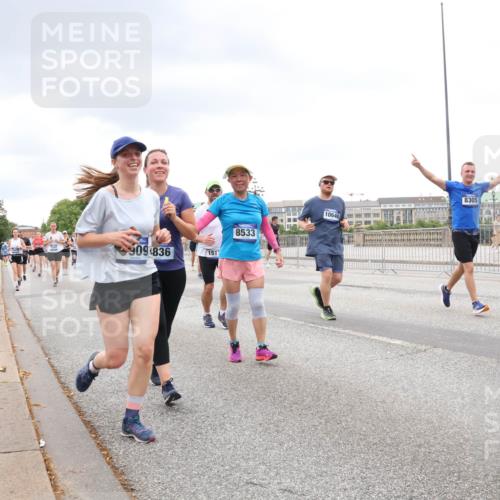 29.06.2025 - hella hamburg halbmarathon Lena Gebhardt http://msf.ph/oto/8298861 29.06.2025 10:56:17 Lombardsbrücke 9091836, 1517, 8533, 10640, 8305, 8005, 1047, 1113, 1738, 1909, 2095, 2143, 2307, 2793, 2915, 3257, 3268, 3520, 3675, 3676, 3953, 3987, 4083, 4265, 4354, 4470, 4473, 4773, 4836, 5237, 5306, 5438, 5580, 5693, 5757, 5994, 6055, 6056, 6113, 6494, 6594, 6690, 6968, 7025, 7028, 7090, 7307, 7516, 7616, 7711, 8005, 8108, 8110, 8305, 8517, 8533, 8606, 8766, 9383, 9435, 9606, 9838, 9861, 9865, 9948, 9953, 10449, 10555, 10569, 10640, 10740, 10784, 10987 meine-sportfotos.de