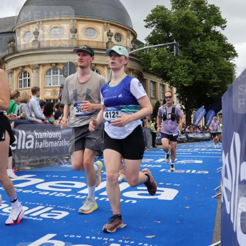 29.06.2025 - hella hamburg halbmarathon Strokosch-Dieckow http://msf.ph/oto/8298908 29.06.2025 10:53:07 Ziel 2111, 2208, 3059, 3258, 3334, 4121, 7383, 7864, 8273, 8361, 8587, 9093, 9537, 12155, 12875, 12910, 14323, 16929, 16986, 19208 meine-sportfotos.de
