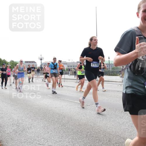 29.06.2025 - hella hamburg halbmarathon Lena Gebhardt http://msf.ph/oto/8298916 29.06.2025 10:36:54 Lombardsbrücke 15992, 8499, 2124, 3936, 7773, 17349, 1597, 1118, 1224, 1253, 1339, 1488, 1490, 1948, 1952, 1954, 2031, 2072, 2104, 2124, 2480, 2552, 2588, 3127, 3165, 3428, 3714, 3873, 3895, 4084, 4618, 4762, 4996, 5224, 5538, 5640, 5747, 5786, 5789, 6156, 6172, 6190, 6359, 6584, 6667, 6804, 7202, 7632, 7773, 8007, 8257, 8258, 8315, 8499, 8758, 8936, 8937, 8945, 9054, 9055, 9115, 9295, 9500, 9694, 13265, 15077, 17156, 17807, 18152, 18488 meine-sportfotos.de