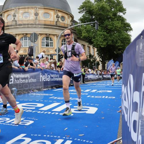 29.06.2025 - hella hamburg halbmarathon Strokosch-Dieckow http://msf.ph/oto/8298945 29.06.2025 10:53:08 Ziel 2111, 2208, 3059, 3258, 3334, 4121, 7383, 7864, 8273, 8361, 8587, 9093, 9142, 9537, 12155, 12875, 14323, 15179, 16929, 16986, 19208 meine-sportfotos.de
