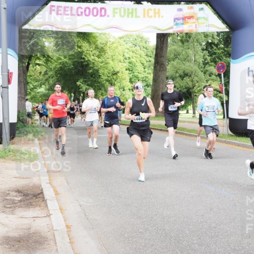 29.06.2025 - hella hamburg halbmarathon MichiJ http://msf.ph/oto/8298948 29.06.2025 10:34:30 Zwischen KM18-KM19 2138, 8668, 11021, 14062, 14262, 14449, 16127, 16136, 16466, 16475, 18211, 18476, 18702, 19105 meine-sportfotos.de