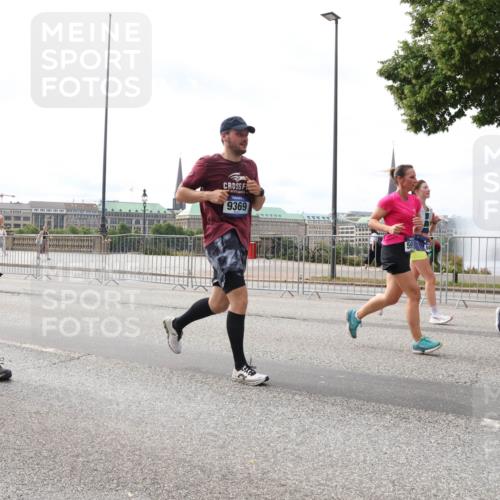 29.06.2025 - hella hamburg halbmarathon Lena Gebhardt http://msf.ph/oto/8298951 29.06.2025 10:21:42 Lombardsbrücke 5759, 12041, 9369, 1072, 1158, 1191, 1250, 1294, 1401, 1668, 1958, 2172, 2271, 2315, 2353, 2529, 2635, 2815, 3122, 3606, 3770, 3817, 3825, 3826, 3995, 4046, 4289, 4375, 4376, 4697, 4786, 5122, 5373, 5395, 5412, 5493, 5641, 5759, 5957, 6086, 6103, 6475, 6676, 6805, 6844, 7075, 7162, 7375, 7522, 7553, 7612, 7672, 7781, 8095, 8286, 8715, 8844, 8896, 8959, 9002, 9062, 9100, 9369, 9483, 9499, 9532, 9624, 10374, 10874 meine-sportfotos.de