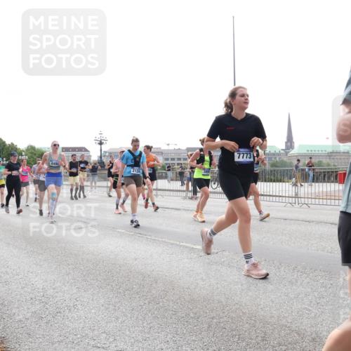 29.06.2025 - hella hamburg halbmarathon Lena Gebhardt http://msf.ph/oto/8298959 29.06.2025 10:36:55 Lombardsbrücke 15992, 8499, 2124, 36, 7773, 173, 1118, 1224, 1253, 1339, 1488, 1490, 1597, 1948, 1952, 1954, 2031, 2072, 2104, 2124, 2272, 2480, 2552, 2588, 3127, 3165, 3428, 3714, 3873, 3895, 4084, 4618, 4733, 4762, 4996, 5224, 5538, 5640, 5786, 5789, 6156, 6172, 6190, 6359, 6584, 6667, 6804, 7202, 7632, 7707, 7773, 8007, 8257, 8258, 8315, 8499, 8758, 8936, 8937, 8945, 9054, 9055, 9295, 9500, 9694, 13265, 15077, 17156, 17807, 18152, 18488 meine-sportfotos.de