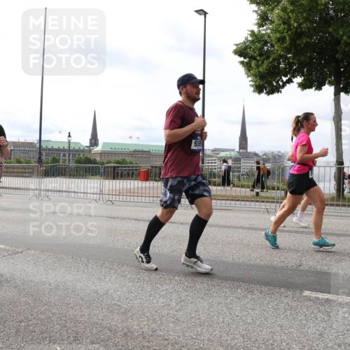 29.06.2025 - hella hamburg halbmarathon Lena Gebhardt http://msf.ph/oto/8299014 29.06.2025 10:21:43 Lombardsbrücke 9369, 1072, 1158, 1191, 1250, 1294, 1401, 1668, 1958, 2172, 2271, 2315, 2353, 2529, 2635, 2815, 3122, 3606, 3770, 3817, 3825, 3826, 3995, 4046, 4289, 4375, 4376, 4697, 4786, 5122, 5373, 5395, 5412, 5493, 5641, 5759, 5957, 6086, 6103, 6475, 6676, 6805, 6844, 7075, 7162, 7375, 7522, 7553, 7612, 7672, 7781, 8095, 8286, 8715, 8844, 8896, 8959, 9002, 9062, 9100, 9369, 9483, 9499, 9532, 9624, 10374, 10874 meine-sportfotos.de