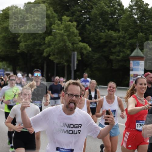 29.06.2025 - hella hamburg halbmarathon Jannik Wohlers http://msf.ph/oto/8299056 29.06.2025 10:37:00 Lombardsbrücke 1022, 1276, 1337, 1597, 1819, 2016, 2272, 2486, 2640, 3633, 4097, 4347, 4733, 5146, 5171, 5186, 5560, 5790, 5940, 6821, 6955, 7085, 7235, 7544, 7707, 7777, 7823, 8811, 8843, 9524, 10476, 10762, 10798, 10919, 11183, 11888, 11980, 12762, 12935, 13077, 13783, 14130, 14282, 14343, 14657, 14915, 15084, 16303, 16582, 16706, 16831, 16837, 17305, 17307, 17355, 17687, 17688, 17794, 17965, 18578, 18710, 18903 meine-sportfotos.de