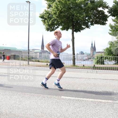 29.06.2025 - hella hamburg halbmarathon Lena Gebhardt http://msf.ph/oto/8299063 29.06.2025 10:12:07 Lombardsbrücke 1062, 1328, 1531, 1790, 1850, 1992, 2661, 3363, 3746, 4227, 5176, 5379, 5605, 6871, 7474, 7571, 9191, 9253, 9405, 9428, 9705, 10042, 10409, 10428, 10685, 11507, 11509, 11525, 11537, 11581, 11917, 12473, 13171, 13177, 13542, 13958, 14060, 14196, 14313, 14384, 14863, 14868, 15137, 15945, 16379, 16976, 17080, 17638, 17774, 17866, 18261, 18395, 18429, 18655 meine-sportfotos.de