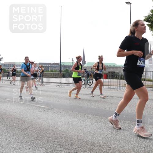 29.06.2025 - hella hamburg halbmarathon Lena Gebhardt http://msf.ph/oto/8299073 29.06.2025 10:36:55 Lombardsbrücke 8499, 124, 7773, 1118, 1224, 1253, 1339, 1488, 1490, 1597, 1948, 1952, 1954, 2031, 2072, 2104, 2124, 2272, 2480, 2552, 2588, 3127, 3165, 3428, 3714, 3873, 3895, 4084, 4618, 4733, 4762, 4996, 5224, 5538, 5640, 5786, 5789, 6156, 6172, 6190, 6359, 6584, 6667, 6804, 7202, 7632, 7707, 7773, 8007, 8257, 8258, 8315, 8499, 8758, 8936, 8937, 8945, 9054, 9055, 9295, 9500, 9694, 13265, 15077, 17156, 17807, 18152, 18488 meine-sportfotos.de