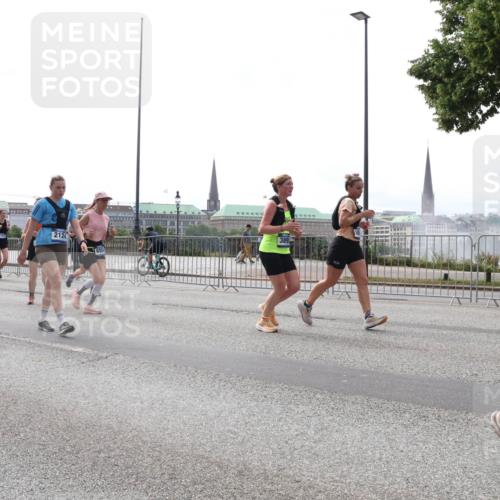 29.06.2025 - hella hamburg halbmarathon Lena Gebhardt http://msf.ph/oto/8299133 29.06.2025 10:36:56 Lombardsbrücke 8499, 212, 389, 1118, 1253, 1339, 1488, 1490, 1597, 1948, 1952, 1954, 2031, 2072, 2104, 2124, 2272, 2480, 2552, 2588, 3127, 3165, 3428, 3714, 3873, 3895, 4084, 4347, 4618, 4733, 4762, 4996, 5224, 5538, 5640, 5786, 5789, 6156, 6172, 6190, 6359, 6584, 6804, 7202, 7632, 7707, 7773, 8007, 8257, 8258, 8315, 8499, 8758, 8936, 8937, 8945, 9054, 9055, 9295, 9500, 9694, 13265, 15077, 17156, 17807, 18152, 18488 meine-sportfotos.de