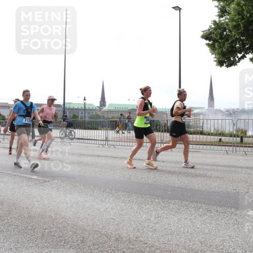29.06.2025 - hella hamburg halbmarathon Lena Gebhardt http://msf.ph/oto/8299153 29.06.2025 10:36:56 Lombardsbrücke 3499, 2124, 1118, 1253, 1339, 1488, 1490, 1597, 1948, 1952, 1954, 2031, 2072, 2104, 2124, 2272, 2480, 2552, 2588, 3127, 3165, 3428, 3714, 3873, 3895, 4084, 4347, 4618, 4733, 4762, 4996, 5224, 5538, 5640, 5786, 5789, 6156, 6172, 6190, 6359, 6584, 6804, 7202, 7632, 7707, 7773, 8007, 8257, 8258, 8315, 8499, 8758, 8936, 8937, 8945, 9054, 9055, 9295, 9500, 9694, 13265, 15077, 17156, 17807, 18152, 18488 meine-sportfotos.de