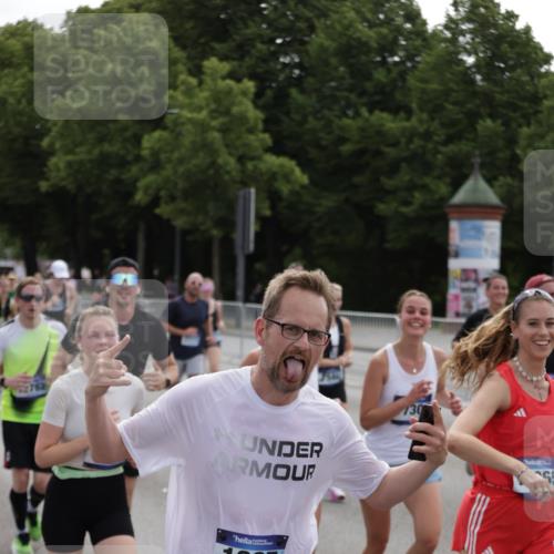 29.06.2025 - hella hamburg halbmarathon Jannik Wohlers http://msf.ph/oto/8299165 29.06.2025 10:37:00 Lombardsbrücke 1022, 1276, 1337, 1597, 1819, 2016, 2272, 2486, 2640, 3633, 4097, 4347, 4733, 5146, 5171, 5186, 5560, 5790, 5940, 6821, 6955, 7085, 7235, 7544, 7707, 7777, 7823, 8811, 8843, 9524, 10476, 10762, 10798, 10919, 11183, 11888, 11980, 12762, 12935, 13077, 13783, 14130, 14282, 14343, 14657, 14915, 15084, 16303, 16582, 16706, 16831, 16837, 17305, 17307, 17355, 17687, 17688, 17794, 17965, 18578, 18710, 18903 meine-sportfotos.de