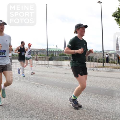 29.06.2025 - hella hamburg halbmarathon Lena Gebhardt http://msf.ph/oto/8299171 29.06.2025 10:21:43 Lombardsbrücke 6086, 5759, 1072, 1158, 1191, 1250, 1294, 1401, 1668, 1958, 2172, 2271, 2315, 2353, 2529, 2635, 2815, 3122, 3606, 3770, 3817, 3825, 3826, 3995, 4046, 4289, 4375, 4376, 4697, 4786, 5122, 5373, 5395, 5412, 5493, 5641, 5759, 5957, 6086, 6103, 6475, 6676, 6805, 6844, 7075, 7162, 7375, 7522, 7553, 7612, 7672, 7781, 8095, 8286, 8715, 8844, 8896, 8959, 9002, 9062, 9100, 9369, 9483, 9499, 9532, 9624, 10374, 10874 meine-sportfotos.de