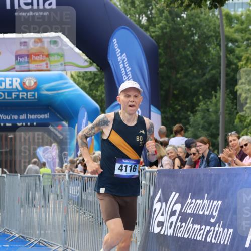 29.06.2025 - hella hamburg halbmarathon Strokosch-Dieckow http://msf.ph/oto/8299178 29.06.2025 10:17:06 Ziel 4116 meine-sportfotos.de