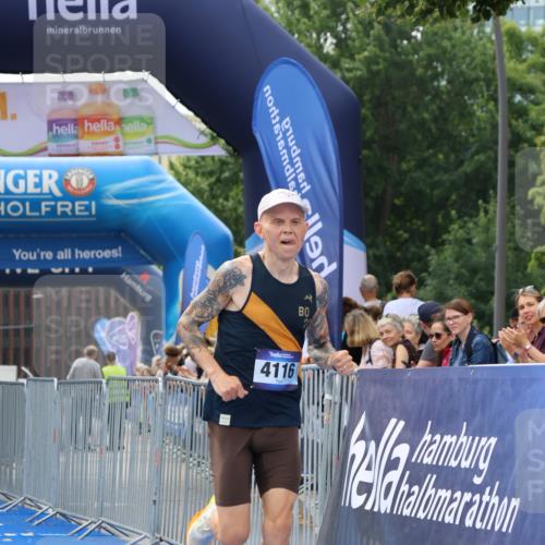 29.06.2025 - hella hamburg halbmarathon Strokosch-Dieckow http://msf.ph/oto/8299231 29.06.2025 10:17:06 Ziel 4116 meine-sportfotos.de