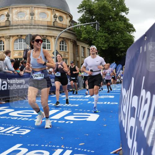 29.06.2025 - hella hamburg halbmarathon Strokosch-Dieckow http://msf.ph/oto/8299294 29.06.2025 10:53:15 Ziel 1683, 1727, 2074, 2111, 2354, 4065, 7312, 7383, 8273, 8361, 8651, 9142, 11844, 12490, 12875, 15179, 15681, 15838, 16929, 16986, 18134, 18901 meine-sportfotos.de