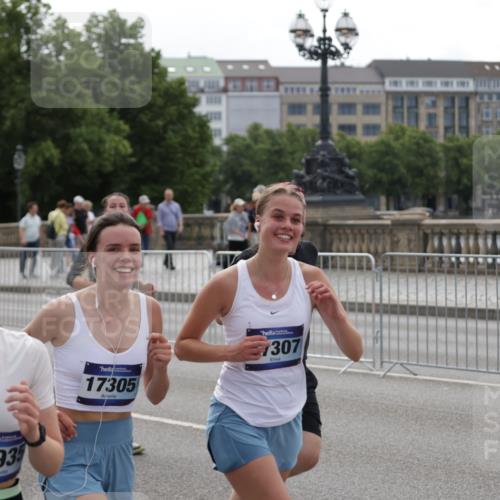 29.06.2025 - hella hamburg halbmarathon Jannik Wohlers http://msf.ph/oto/8299325 29.06.2025 10:37:02 Lombardsbrücke 1022, 1276, 1337, 1819, 2016, 2486, 2640, 3633, 4097, 5146, 5171, 5186, 5560, 5790, 5940, 6821, 6955, 7085, 7124, 7235, 7544, 7777, 7823, 8811, 8843, 9524, 10476, 10762, 10798, 10919, 11183, 11801, 11888, 11980, 12123, 12762, 12935, 13077, 13783, 14130, 14282, 14343, 14657, 15084, 16032, 16303, 16582, 16706, 16831, 16837, 17305, 17307, 17355, 17965, 18710, 18903 meine-sportfotos.de