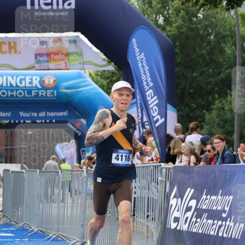 29.06.2025 - hella hamburg halbmarathon Strokosch-Dieckow http://msf.ph/oto/8299337 29.06.2025 10:17:06 Ziel 4116 meine-sportfotos.de