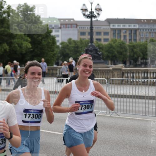 29.06.2025 - hella hamburg halbmarathon Jannik Wohlers http://msf.ph/oto/8299338 29.06.2025 10:37:02 Lombardsbrücke 1022, 1276, 1337, 1819, 2016, 2486, 2640, 3633, 4097, 5146, 5171, 5186, 5560, 5790, 5940, 6821, 6955, 7085, 7124, 7235, 7544, 7777, 7823, 8811, 8843, 9524, 10476, 10762, 10798, 10919, 11183, 11801, 11888, 11980, 12123, 12762, 12935, 13077, 13783, 14130, 14282, 14343, 14657, 15084, 16032, 16303, 16582, 16706, 16831, 16837, 17305, 17307, 17355, 17965, 18710, 18903 meine-sportfotos.de