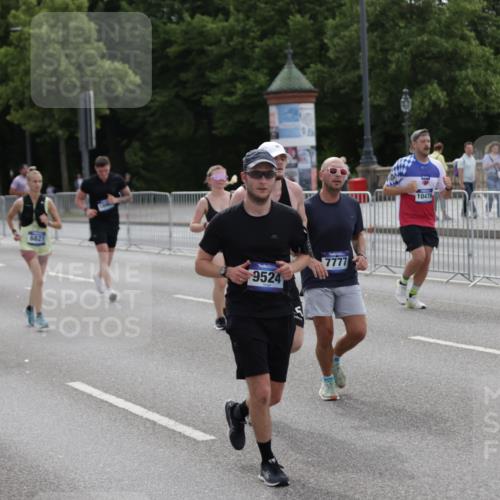29.06.2025 - hella hamburg halbmarathon Jannik Wohlers http://msf.ph/oto/8299383 29.06.2025 10:37:03 Lombardsbrücke 1276, 1337, 1819, 2016, 2486, 2640, 3633, 4097, 5146, 5171, 5186, 5560, 5790, 5940, 6821, 6955, 7085, 7124, 7235, 7544, 7777, 7823, 8811, 8843, 9524, 10476, 10798, 10919, 11183, 11801, 11888, 11980, 12123, 12762, 12935, 13077, 14130, 14282, 14343, 14657, 15084, 16032, 16303, 16582, 16680, 16706, 16831, 16837, 17305, 17307, 17355, 17965, 18710, 18903 meine-sportfotos.de