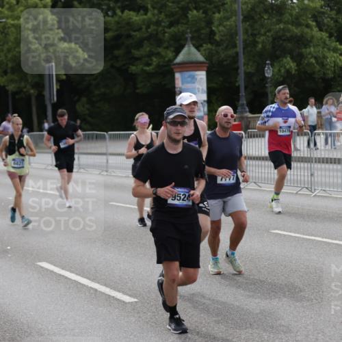 29.06.2025 - hella hamburg halbmarathon Jannik Wohlers http://msf.ph/oto/8299394 29.06.2025 10:37:03 Lombardsbrücke 1276, 1337, 1819, 2016, 2486, 2640, 3633, 4097, 5146, 5171, 5186, 5560, 5790, 5940, 6821, 6955, 7085, 7124, 7235, 7544, 7777, 7823, 8811, 8843, 9524, 10476, 10798, 10919, 11183, 11801, 11888, 11980, 12123, 12762, 12935, 13077, 14130, 14282, 14343, 14657, 15084, 16032, 16303, 16582, 16680, 16706, 16831, 16837, 17305, 17307, 17355, 17965, 18710, 18903 meine-sportfotos.de
