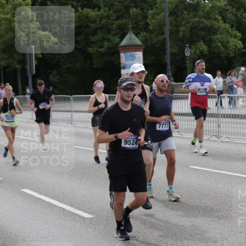 29.06.2025 - hella hamburg halbmarathon Jannik Wohlers http://msf.ph/oto/8299411 29.06.2025 10:37:03 Lombardsbrücke 1276, 1337, 1819, 2016, 2486, 2640, 3633, 4097, 5146, 5171, 5186, 5560, 5790, 5940, 6821, 6955, 7085, 7124, 7235, 7544, 7777, 7823, 8811, 8843, 9524, 10476, 10798, 10919, 11183, 11801, 11888, 11980, 12123, 12762, 12935, 13077, 14130, 14282, 14343, 14657, 15084, 16032, 16303, 16582, 16680, 16706, 16831, 16837, 17305, 17307, 17355, 17965, 18710, 18903 meine-sportfotos.de
