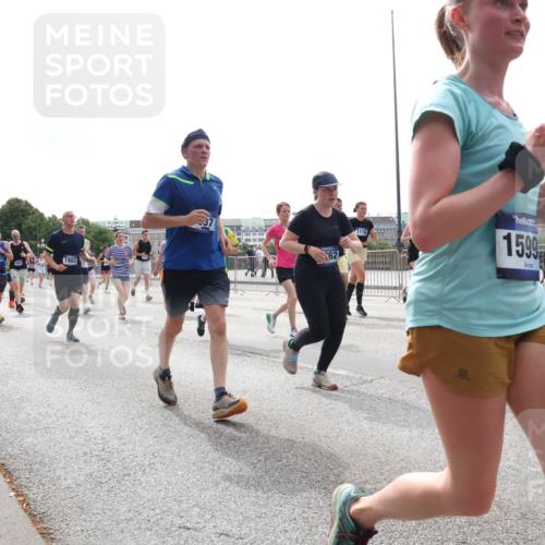 29.06.2025 - hella hamburg halbmarathon Lena Gebhardt http://msf.ph/oto/8299415 29.06.2025 10:36:58 Lombardsbrücke 1952, 62, 1599, 14695, 1022, 1118, 1253, 1339, 1488, 1490, 1597, 1948, 1952, 1954, 2031, 2072, 2104, 2124, 2272, 2480, 2552, 2588, 3127, 3165, 3428, 3714, 3873, 3895, 4084, 4347, 4618, 4733, 4762, 4996, 5224, 5538, 5640, 5786, 5789, 6156, 6172, 6190, 6359, 6584, 6804, 7202, 7707, 7773, 8007, 8257, 8258, 8315, 8499, 8758, 8936, 8937, 8945, 9054, 9055, 9295, 9500, 9694, 13265, 15077, 17156, 17807, 18152, 18488 meine-sportfotos.de