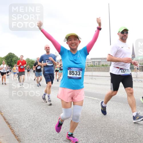 29.06.2025 - hella hamburg halbmarathon Lena Gebhardt http://msf.ph/oto/8299423 29.06.2025 10:56:19 Lombardsbrücke 11863, 16655, 10987, 8533, 15173, 1047, 1113, 1738, 1909, 2095, 2143, 2307, 2793, 2915, 3257, 3268, 3438, 3520, 3675, 3676, 3953, 3987, 4083, 4265, 4354, 4473, 4773, 4836, 5237, 5306, 5438, 5580, 5693, 5757, 5994, 6055, 6056, 6113, 6494, 6594, 6690, 6968, 7025, 7028, 7090, 7307, 7516, 7616, 7711, 8005, 8108, 8305, 8517, 8533, 8606, 8766, 9383, 9435, 9606, 9838, 9948, 9953, 10449, 10555, 10569, 10640, 10740, 10784, 10987 meine-sportfotos.de