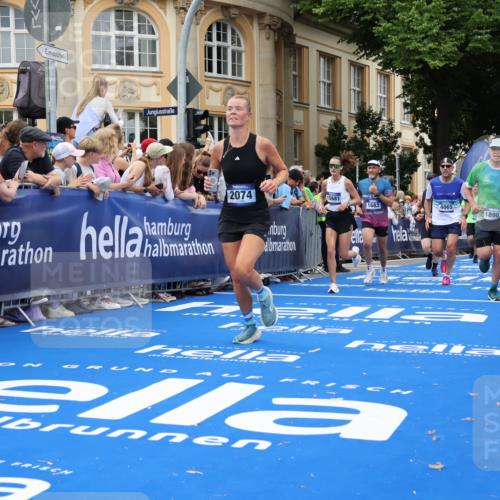 29.06.2025 - hella hamburg halbmarathon Strokosch-Dieckow http://msf.ph/oto/8299459 29.06.2025 10:53:19 Ziel 1683, 1727, 2074, 2354, 4065, 6198, 6629, 6942, 7312, 7383, 8273, 8361, 8651, 9142, 11844, 12490, 12875, 13997, 15179, 15681, 15838, 16929, 18134, 18901 meine-sportfotos.de