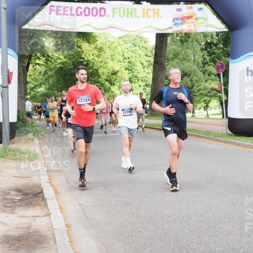 29.06.2025 - hella hamburg halbmarathon MichiJ http://msf.ph/oto/8299463 29.06.2025 10:34:32 Zwischen KM18-KM19 2138, 8668, 11021, 12706, 12724, 14062, 14262, 14449, 16127, 16136, 16466, 18476, 18702, 19105, 19127 meine-sportfotos.de