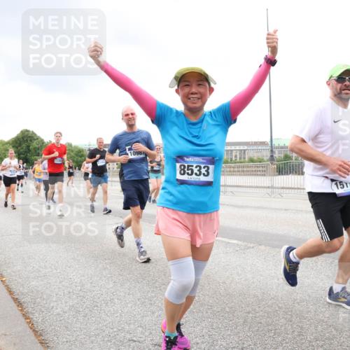 29.06.2025 - hella hamburg halbmarathon Lena Gebhardt http://msf.ph/oto/8299479 29.06.2025 10:56:19 Lombardsbrücke 11863, 1098, 8533, 15, 1047, 1113, 1738, 1909, 2095, 2143, 2307, 2793, 2915, 3257, 3268, 3438, 3520, 3675, 3676, 3953, 3987, 4083, 4265, 4354, 4473, 4773, 4836, 5237, 5306, 5438, 5580, 5693, 5757, 5994, 6055, 6056, 6113, 6494, 6594, 6690, 6968, 7025, 7028, 7090, 7307, 7516, 7616, 7711, 8005, 8108, 8305, 8517, 8533, 8606, 8766, 9383, 9435, 9606, 9838, 9948, 9953, 10449, 10555, 10569, 10640, 10740, 10784, 10987 meine-sportfotos.de