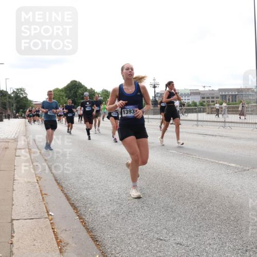 29.06.2025 - hella hamburg halbmarathon Lena Gebhardt http://msf.ph/oto/8299523 29.06.2025 10:21:45 Lombardsbrücke 18378, 1393, 1072, 1158, 1191, 1250, 1294, 1401, 1668, 1958, 1963, 2172, 2271, 2315, 2353, 2529, 2635, 2744, 2815, 3122, 3606, 3770, 3817, 3825, 3826, 3995, 4046, 4289, 4375, 4376, 4697, 4786, 5122, 5373, 5395, 5412, 5493, 5641, 5759, 5957, 6086, 6103, 6475, 6676, 6805, 6844, 6881, 7075, 7162, 7375, 7522, 7553, 7612, 7672, 7781, 8095, 8286, 8715, 8860, 8896, 8959, 9002, 9062, 9100, 9369, 9483, 9499, 9532, 9624, 10374, 10874 meine-sportfotos.de