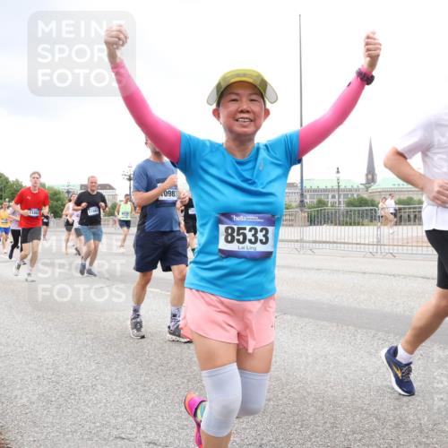 29.06.2025 - hella hamburg halbmarathon Lena Gebhardt http://msf.ph/oto/8299551 29.06.2025 10:56:19 Lombardsbrücke 11863, 1100, 11862, 0987, 8533, 1517, 1064, 1047, 1113, 1738, 1909, 2095, 2143, 2307, 2793, 2915, 3257, 3268, 3438, 3520, 3675, 3676, 3953, 3987, 4083, 4265, 4354, 4473, 4773, 4836, 5237, 5306, 5438, 5580, 5693, 5757, 5994, 6055, 6056, 6113, 6494, 6594, 6690, 6968, 7025, 7028, 7090, 7307, 7516, 7616, 7711, 8005, 8108, 8305, 8517, 8533, 8606, 8766, 9383, 9435, 9606, 9838, 9948, 9953, 10449, 10555, 10569, 10640, 10740, 10784, 10987 meine-sportfotos.de