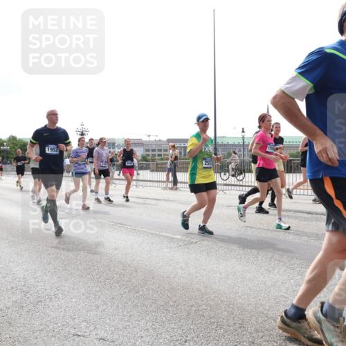 29.06.2025 - hella hamburg halbmarathon Lena Gebhardt http://msf.ph/oto/8299583 29.06.2025 10:36:59 Lombardsbrücke 9500, 1630, 10, 1952, 255, 8937, 1022, 1118, 1253, 1339, 1488, 1490, 1597, 1948, 1952, 1954, 2031, 2072, 2104, 2124, 2272, 2480, 2552, 2588, 3127, 3165, 3428, 3714, 3873, 3895, 4084, 4347, 4618, 4733, 4762, 4996, 5224, 5538, 5640, 5786, 5789, 6156, 6172, 6359, 6584, 6804, 7202, 7707, 7773, 8007, 8257, 8258, 8315, 8499, 8758, 8936, 8937, 9054, 9055, 9295, 9500, 9694, 13265, 15077, 17156, 17807, 18152, 18488 meine-sportfotos.de