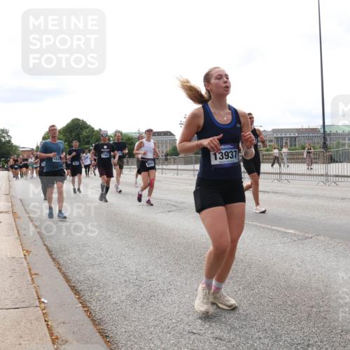 29.06.2025 - hella hamburg halbmarathon Lena Gebhardt http://msf.ph/oto/8299603 29.06.2025 10:21:45 Lombardsbrücke 1837, 7612, 889, 13937, 1072, 1158, 1191, 1250, 1294, 1401, 1668, 1958, 1963, 2172, 2271, 2315, 2353, 2529, 2635, 2744, 2815, 3122, 3606, 3770, 3817, 3825, 3826, 3995, 4046, 4289, 4375, 4376, 4697, 4786, 5122, 5373, 5395, 5412, 5493, 5641, 5759, 5957, 6086, 6103, 6475, 6676, 6805, 6844, 6881, 7075, 7162, 7375, 7522, 7553, 7612, 7672, 7781, 8095, 8286, 8715, 8860, 8896, 8959, 9002, 9062, 9100, 9369, 9483, 9499, 9532, 9624, 10374, 10874 meine-sportfotos.de