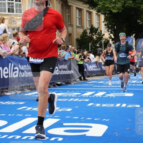 29.06.2025 - hella hamburg halbmarathon Strokosch-Dieckow http://msf.ph/oto/8299605 29.06.2025 10:53:23 Ziel 1061, 1499, 1683, 1727, 2070, 2074, 2354, 4065, 5866, 6198, 6629, 6942, 7312, 8651, 11068, 11844, 12490, 12909, 13912, 13997, 15681, 15838, 17710, 18134, 18901 meine-sportfotos.de
