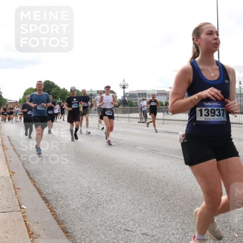29.06.2025 - hella hamburg halbmarathon Lena Gebhardt http://msf.ph/oto/8299648 29.06.2025 10:21:45 Lombardsbrücke 12400, 1837, 7612, 6475, 17903, 8896, 8896, 13937, 1072, 1158, 1191, 1250, 1294, 1401, 1668, 1958, 1963, 2172, 2271, 2315, 2353, 2529, 2635, 2744, 2815, 3122, 3606, 3770, 3817, 3825, 3826, 3995, 4046, 4289, 4375, 4376, 4697, 4786, 5122, 5373, 5395, 5412, 5493, 5641, 5759, 5957, 6086, 6103, 6475, 6676, 6805, 6844, 6881, 7075, 7162, 7375, 7522, 7553, 7612, 7672, 7781, 8095, 8286, 8715, 8860, 8896, 8959, 9002, 9062, 9100, 9369, 9483, 9499, 9532, 9624, 10374, 10874 meine-sportfotos.de