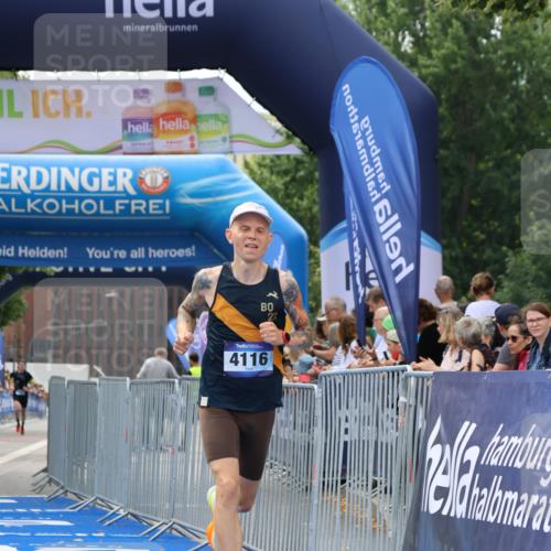 29.06.2025 - hella hamburg halbmarathon Strokosch-Dieckow http://msf.ph/oto/8299699 29.06.2025 10:17:06 Ziel 4116 meine-sportfotos.de