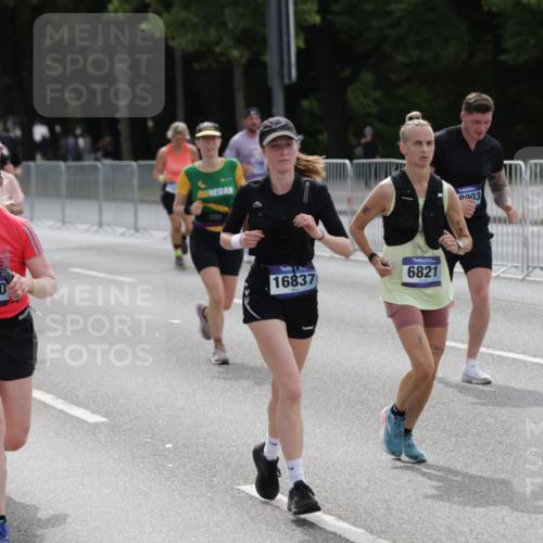 29.06.2025 - hella hamburg halbmarathon Jannik Wohlers http://msf.ph/oto/8299710 29.06.2025 10:37:05 Lombardsbrücke 1276, 1337, 1819, 2016, 2486, 2640, 3633, 4097, 5146, 5171, 5186, 5560, 5790, 5940, 6821, 6955, 7085, 7124, 7235, 7544, 7777, 7823, 8811, 8843, 9524, 10476, 10506, 10798, 10919, 11183, 11801, 11888, 11980, 12123, 12472, 12762, 12824, 12935, 13077, 14130, 14282, 14657, 15084, 16032, 16303, 16582, 16680, 16706, 16831, 16837, 17305, 17307, 17355, 17965, 18710, 18903 meine-sportfotos.de