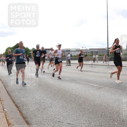 29.06.2025 - hella hamburg halbmarathon Lena Gebhardt http://msf.ph/oto/8299715 29.06.2025 10:21:46 Lombardsbrücke 1837, 12402, 17903, 5122, 889, 1072, 1158, 1191, 1250, 1294, 1401, 1668, 1958, 1963, 2172, 2271, 2315, 2353, 2529, 2635, 2744, 2815, 3122, 3606, 3768, 3770, 3817, 3825, 3826, 3995, 4046, 4289, 4375, 4376, 4697, 4786, 5122, 5373, 5395, 5412, 5493, 5641, 5759, 5957, 6086, 6103, 6475, 6676, 6805, 6844, 6881, 7075, 7162, 7375, 7522, 7553, 7612, 7672, 7781, 8095, 8286, 8715, 8860, 8896, 8959, 9002, 9062, 9100, 9369, 9483, 9499, 9532, 9624, 10374, 10874 meine-sportfotos.de