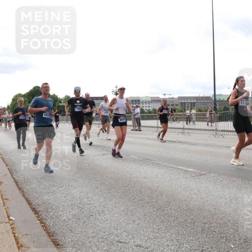 29.06.2025 - hella hamburg halbmarathon Lena Gebhardt http://msf.ph/oto/8299747 29.06.2025 10:21:46 Lombardsbrücke 1837, 1240, 17903, 8896, 5122, 1072, 1158, 1191, 1250, 1294, 1401, 1668, 1958, 1963, 2172, 2271, 2315, 2353, 2529, 2635, 2744, 2815, 3122, 3606, 3768, 3770, 3817, 3825, 3826, 3995, 4046, 4289, 4375, 4376, 4697, 4786, 5122, 5373, 5395, 5412, 5493, 5641, 5759, 5957, 6086, 6103, 6475, 6676, 6805, 6844, 6881, 7075, 7162, 7375, 7522, 7553, 7612, 7672, 7781, 8095, 8286, 8715, 8860, 8896, 8959, 9002, 9062, 9100, 9369, 9483, 9499, 9532, 9624, 10374, 10874 meine-sportfotos.de