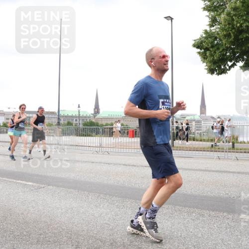 29.06.2025 - hella hamburg halbmarathon Lena Gebhardt http://msf.ph/oto/8299762 29.06.2025 10:56:20 Lombardsbrücke 11862, 1569, 1008, 1047, 1113, 1738, 1909, 2095, 2143, 2307, 2793, 2915, 3257, 3268, 3438, 3520, 3675, 3676, 3953, 3987, 4083, 4265, 4354, 4473, 4773, 4836, 5237, 5306, 5438, 5580, 5693, 5757, 5994, 6055, 6056, 6113, 6494, 6594, 6690, 6968, 7025, 7028, 7090, 7307, 7516, 7616, 7711, 8005, 8108, 8305, 8517, 8533, 8606, 8766, 8939, 8943, 9383, 9435, 9606, 9838, 9948, 9953, 10449, 10555, 10569, 10571, 10640, 10740, 10784, 10987 meine-sportfotos.de